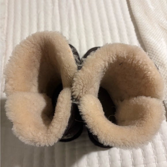 women’s size 7 bearpaw - Picture 4 of 8